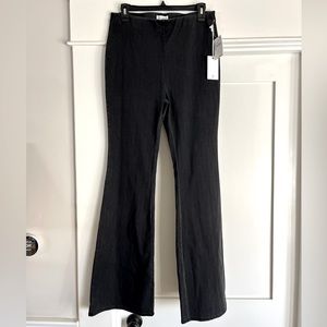 Good American Soft Sculpt Pull On Flare Jeans